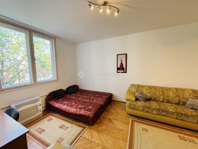 Eladó téglalakás, Debrecenben, Gyöngyösi utcában 62.9 M Ft