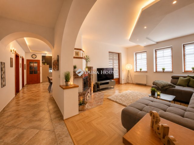 Eladó családi ház, Szombathelyen 157 M Ft, 7 szobás