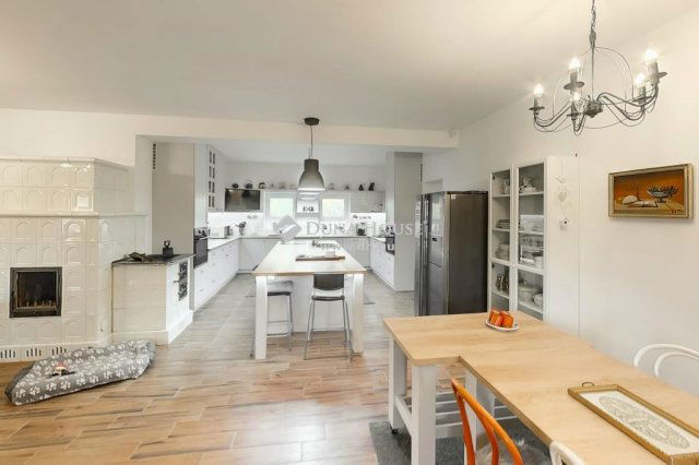 Eladó családi ház, Lajosmizsén 500 M Ft, 4 szobás