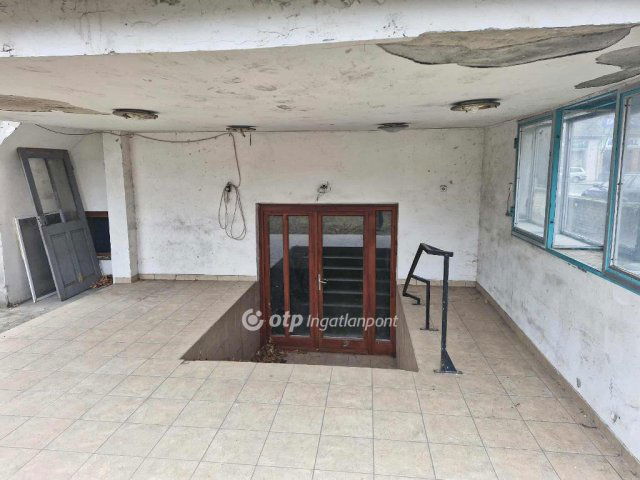 Eladó családi ház, Baján 79.9 M Ft, 6+2 szobás