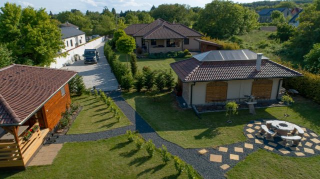 Eladó családi ház, Balatonkenesén 445 M Ft, 4 szobás
