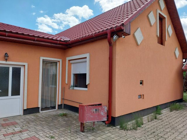 Eladó ikerház, Nyíregyházán 42 M Ft, 3 szobás