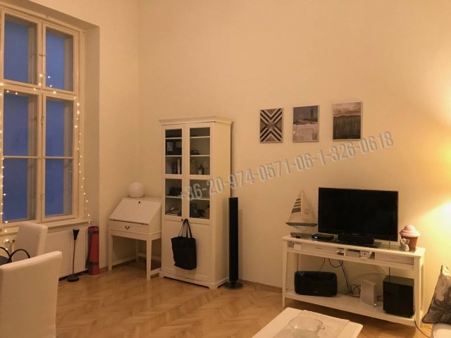 Eladó téglalakás, Budapesten, V. kerületben, Hold utcában