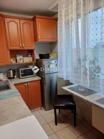 Eladó panellakás, Budapesten, XV. kerületben 79 M Ft, 4 szobás