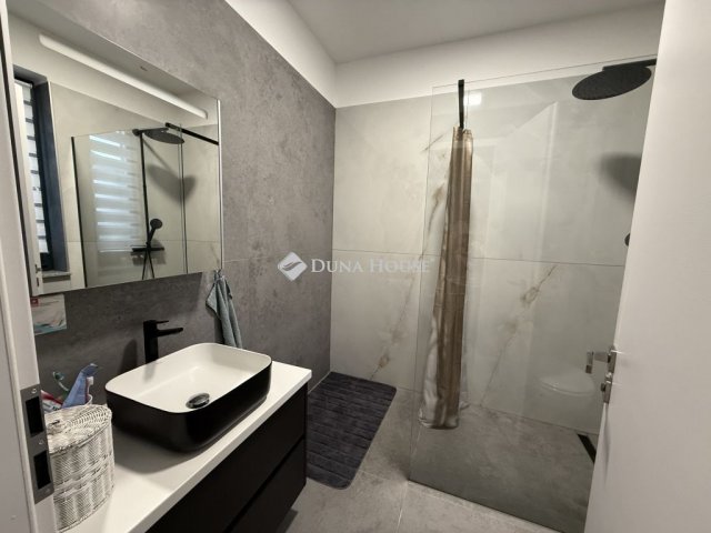 Eladó családi ház, Harkán 129.5 M Ft, 4 szobás