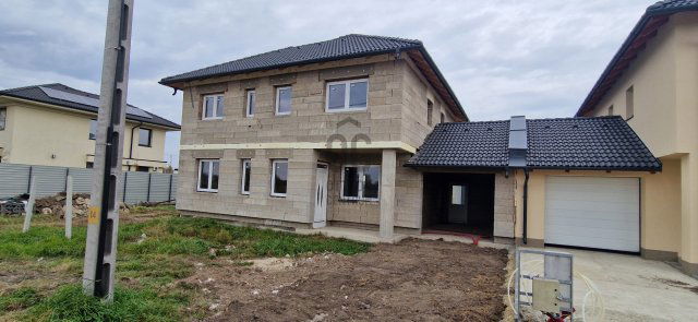 Eladó ikerház, Debrecenben 99.9 M Ft, 6 szobás