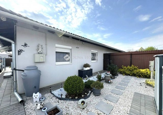 Eladó ikerház, Ócsán 81.007 M Ft, 3 szobás