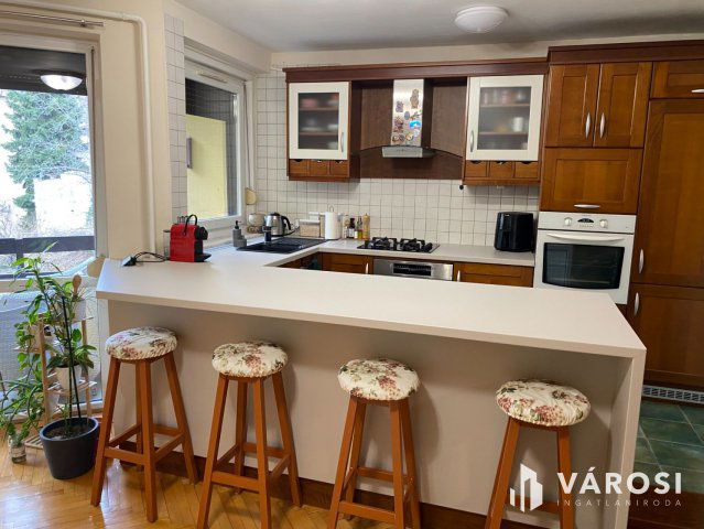 Eladó téglalakás, Győrött 113 M Ft, 3 szobás