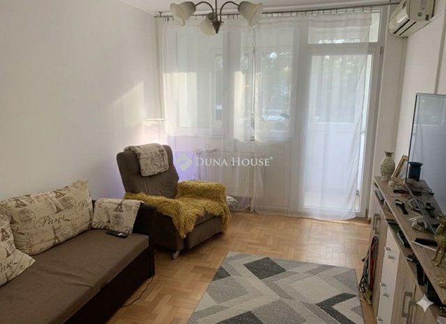 Eladó panellakás, Budapesten, III. kerületben, Hímző utcában