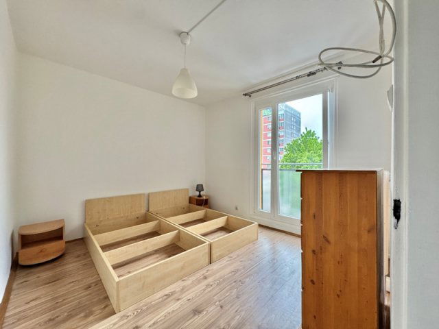 Kiadó panellakás, albérlet, Pécsett 130 E Ft / hó, 2 szobás