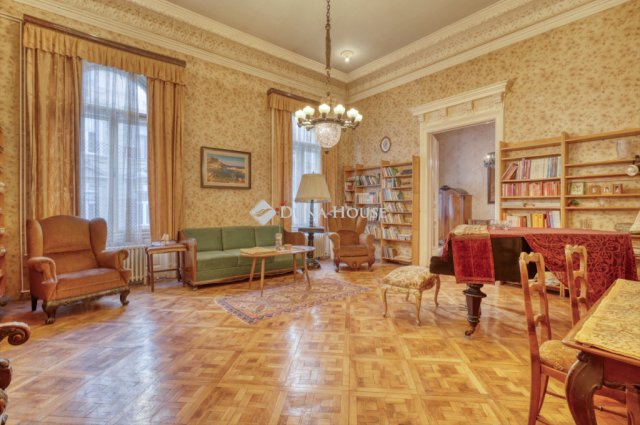 Eladó téglalakás, Budapesten, VI. kerületben 214.5 M Ft