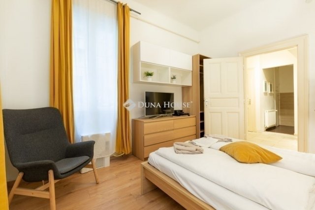 Eladó téglalakás, Budapesten, V. kerületben 60 M Ft, 1 szobás