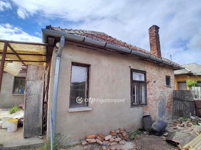 Eladó családi ház, Lőrinciben 22.99 M Ft, 2 szobás