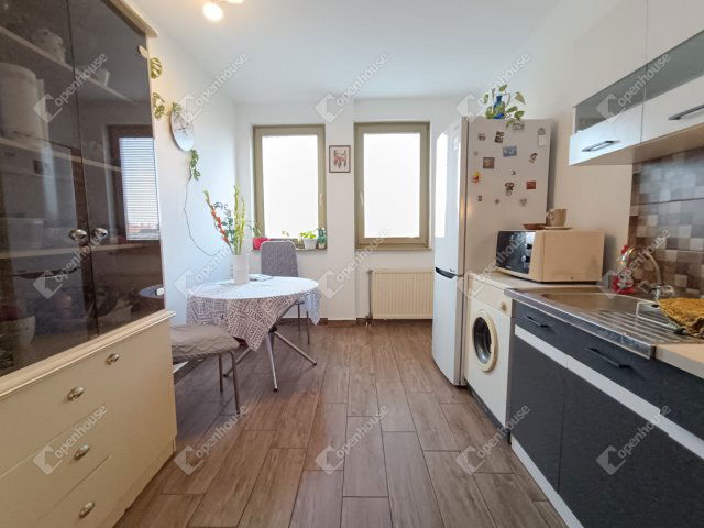 Eladó téglalakás, Sopronban 129 M Ft, 4 szobás