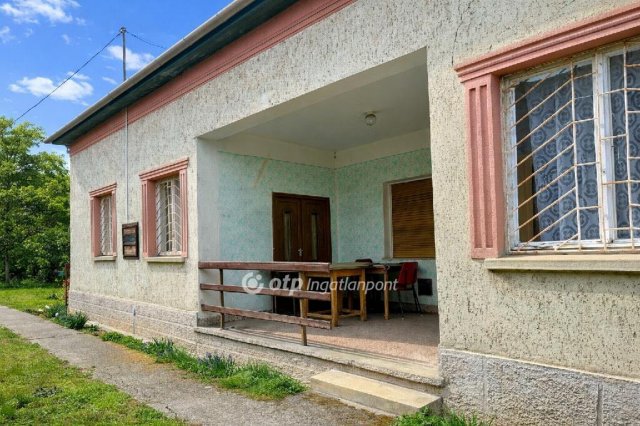 Eladó családi ház, Szentmártonkátán 95 M Ft, 5+1 szobás
