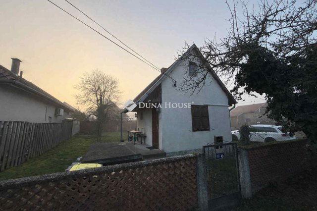 Eladó családi ház, Győrött 34.9 M Ft, 1 szobás