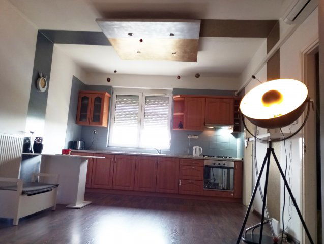 Kiadó téglalakás, albérlet, Pécsett 250 E Ft / hó, 3 szobás