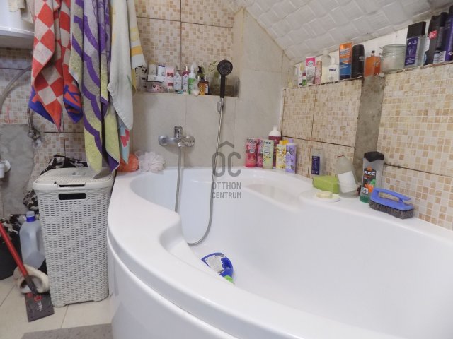 Eladó családi ház, Diósdon 100 M Ft, 4 szobás