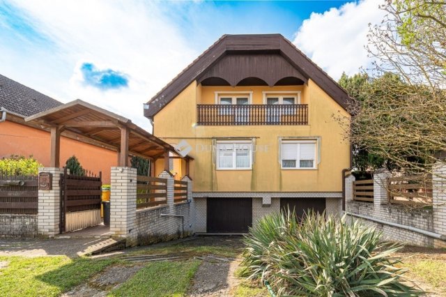 Eladó családi ház, Nyíregyházán 81.9 M Ft, 6 szobás