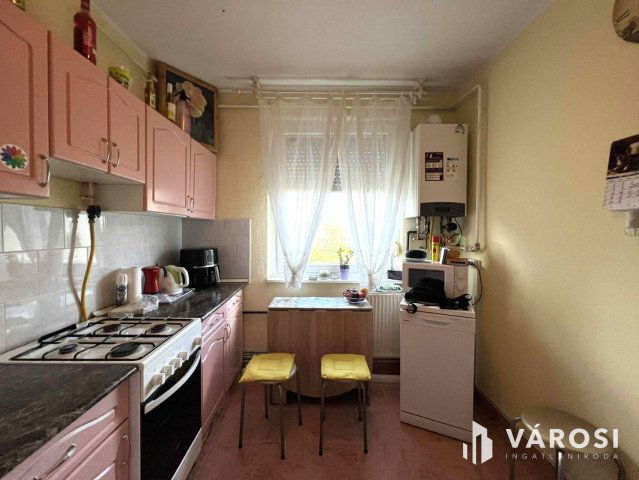 Eladó panellakás, Békéscsabán 33 M Ft, 2 szobás