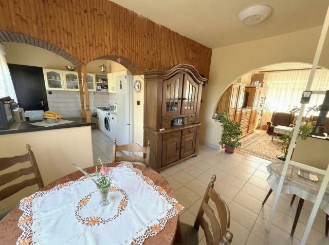 Eladó családi ház, Nagytarcsán 124.9 M Ft, 4 szobás