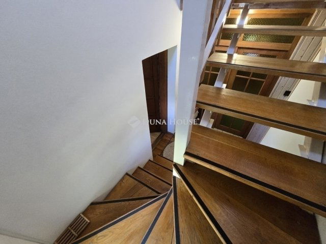 Eladó családi ház, Pécsett 149.9 M Ft, 6 szobás