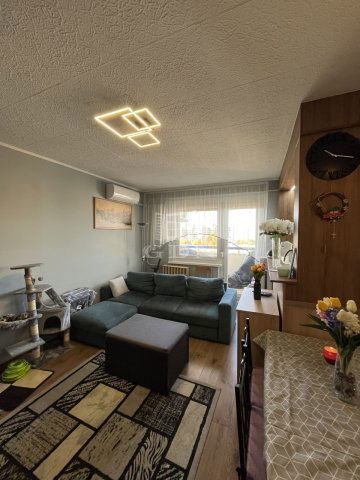 Eladó panellakás, Veszprémben 51.5 M Ft, 2+1 szobás