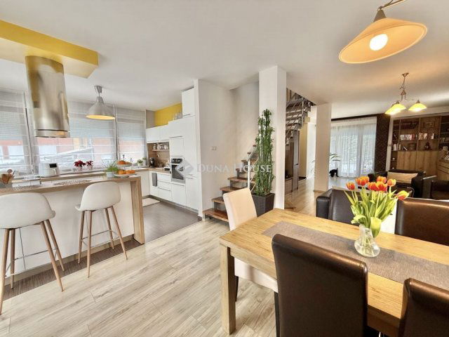 Eladó családi ház, Pécsett, Csoronika dűlőn 134.99 M Ft