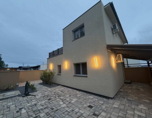 Eladó családi ház, Siófokon 119 M Ft, 5 szobás