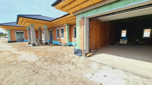 Eladó családi ház, Szigetszentmiklóson 375 M Ft, 5 szobás