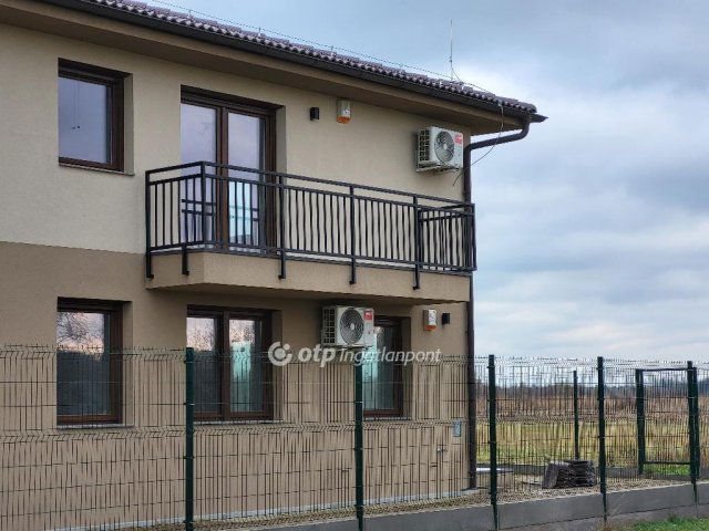 Eladó téglalakás, Szántódon 92.9 M Ft, 3 szobás