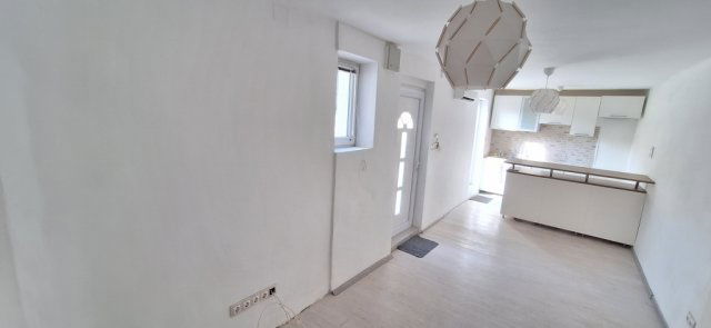 Eladó téglalakás, Pécsett 24.5 M Ft, 2 szobás