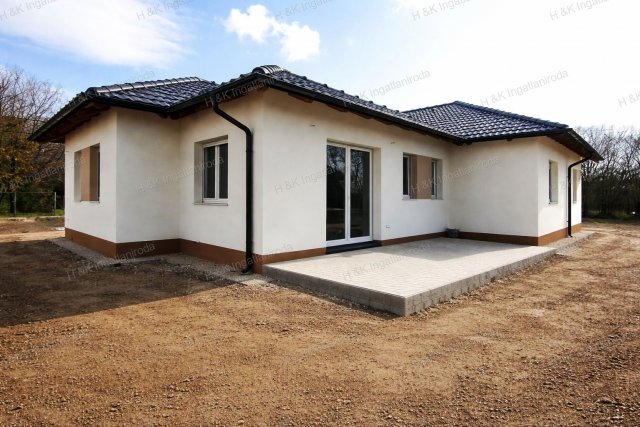 Eladó családi ház, Gödön 149.9 M Ft, 5 szobás