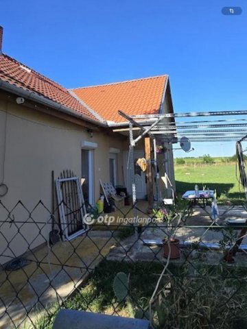 Eladó családi ház, Szaván 37.9 M Ft, 4 szobás