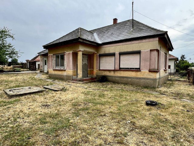 Eladó családi ház, Alapon 21.9 M Ft, 3 szobás