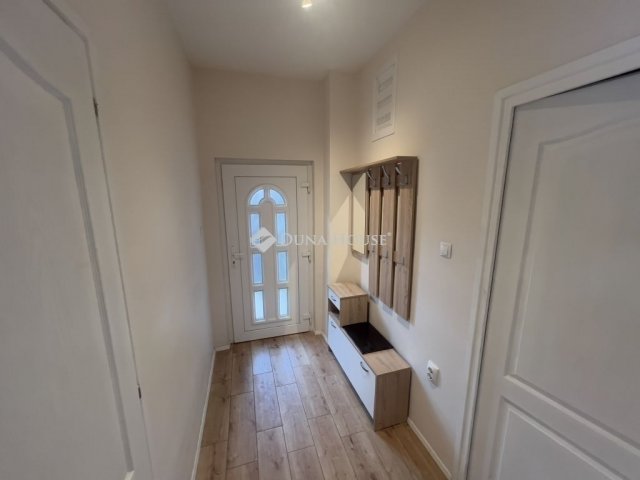 Eladó ikerház, Budapesten, III. kerületben 209.9 M Ft, 9 szobás