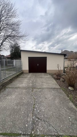 Eladó családi ház, Baján 79.8 M Ft, 6 szobás