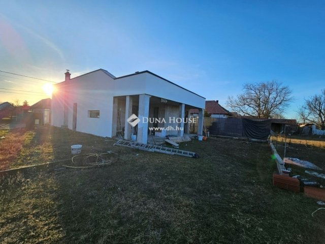 Eladó családi ház, Tápióságon 64.9 M Ft, 3 szobás