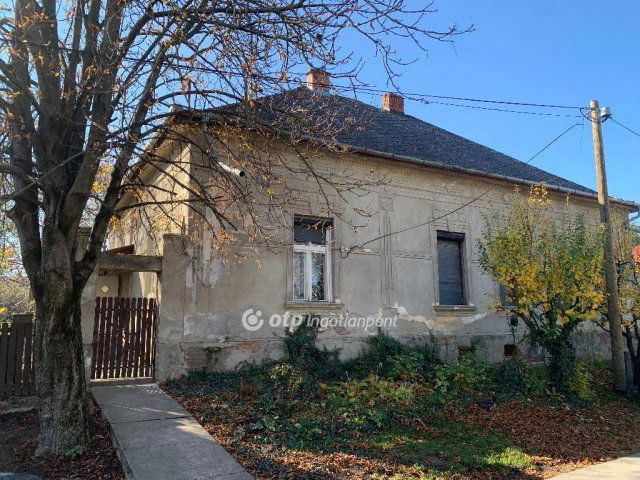 Eladó családi ház, Túrkevén 8.9 M Ft, 1+1 szobás