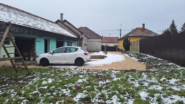 Eladó családi ház, Bősárkányon 60 M Ft, 3 szobás