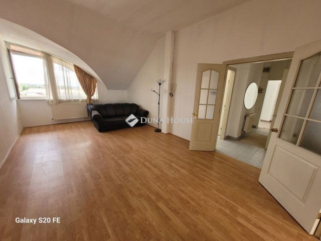 Eladó téglalakás, Vecsésen 80.4 M Ft, 4 szobás