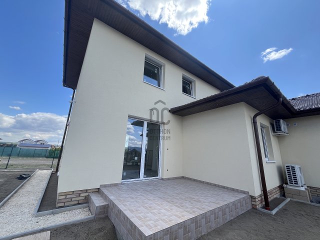 Eladó ikerház, Vácrátóton 92.925 M Ft, 5 szobás