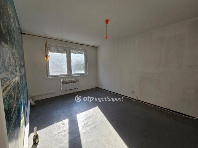 Eladó panellakás, Mezőhegyesen 16.3 M Ft, 2+2 szobás