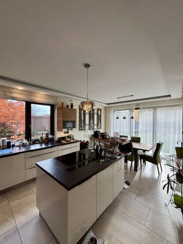 Eladó családi ház, Szadán 259 M Ft, 5 szobás