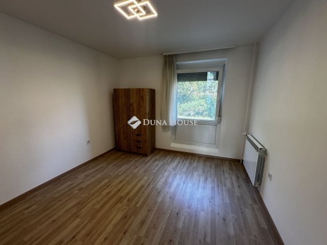 Eladó panellakás, Pécsett 45 M Ft, 2 szobás