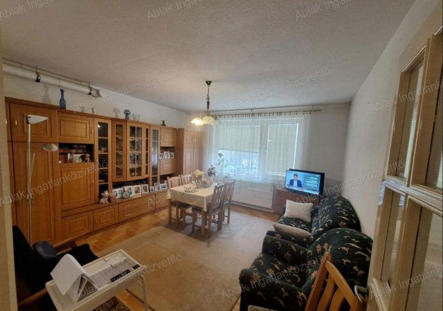 Eladó téglalakás, Kiskunfélegyházán 39.9 M Ft, 1+2 szobás