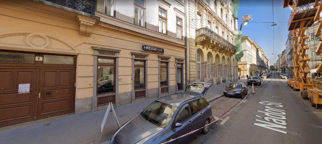 Eladó üzlethelyiség, Budapesten, V. kerületben, Nádor utcában