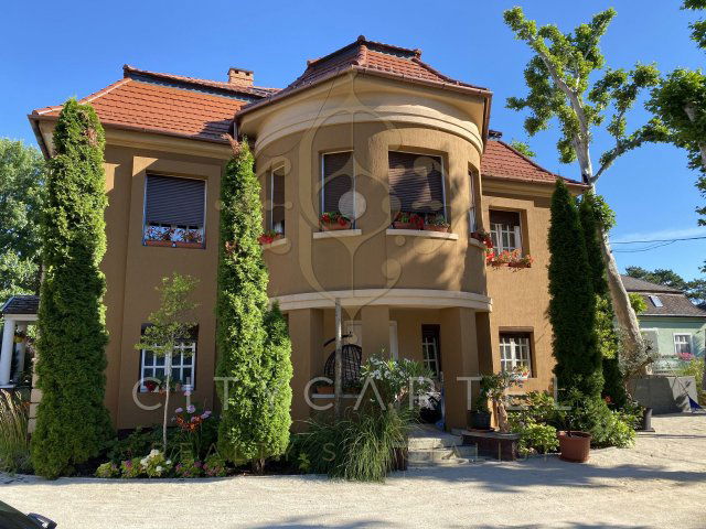 Eladó családi ház, Siófokon 1130.014 M Ft, 10 szobás