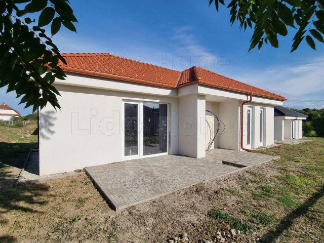 Eladó családi ház, Siófokon 67.2 M Ft, 3 szobás