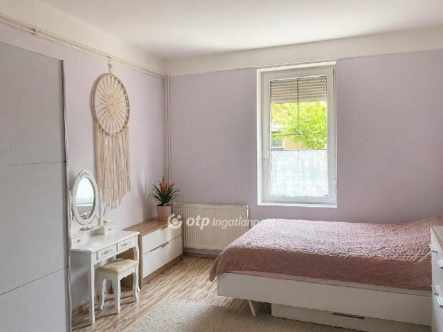 Eladó családi ház, Vecsésen 94 M Ft, 4 szobás